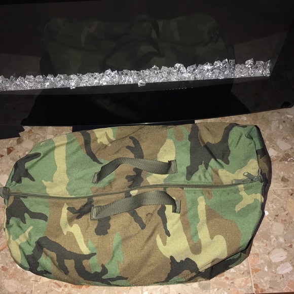 Large and medium camouflage duffel bags - Picture 3 of 4